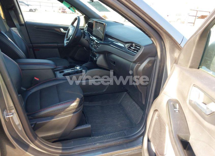 Photo 5 of 2024 Ford Escape ST-LINE (VIN 1FMCU0MN1RUA41682)