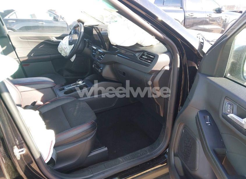 Photo 5 of 2024 Ford Escape ST-LINE (VIN 1FMCU0MN1RUB59733)