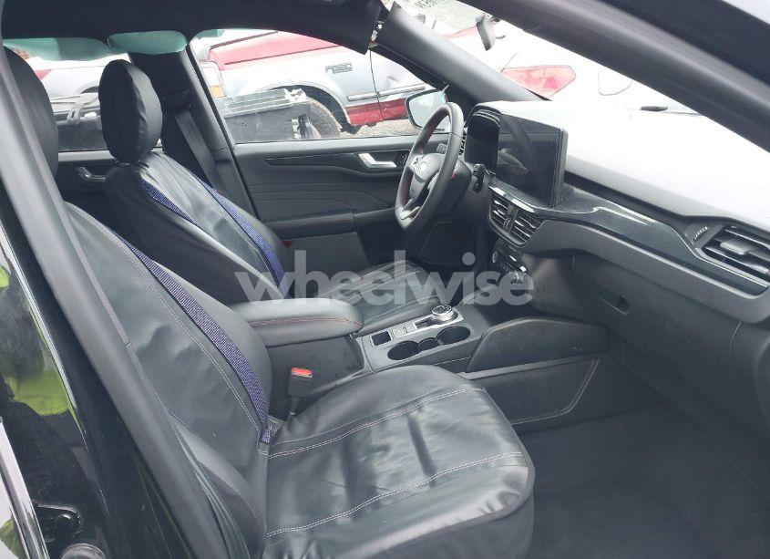 Photo 5 of 2023 Ford Escape ST-LINE (VIN 1FMCU0MN3PUA95918)