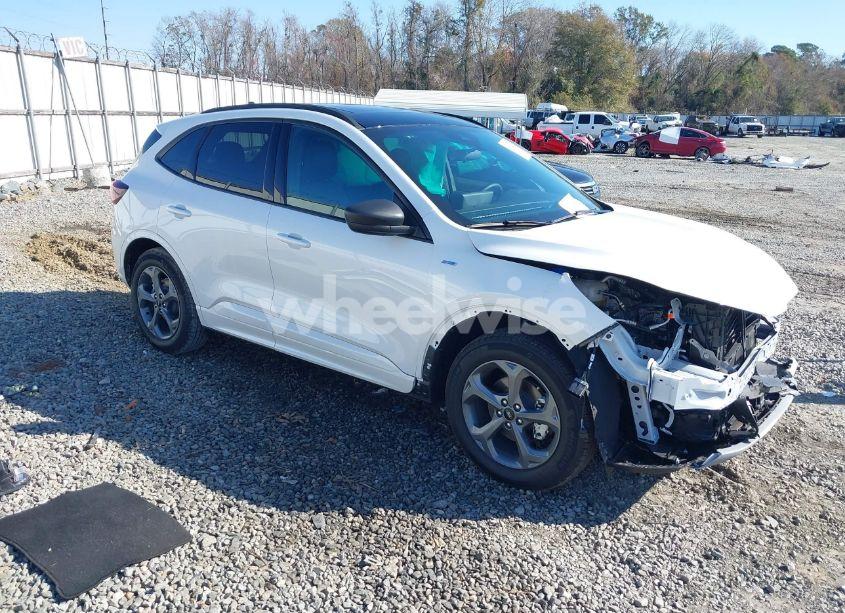 2024 Ford Escape ST-LINE (VIN 1FMCU0MN3RUA63585) main photo