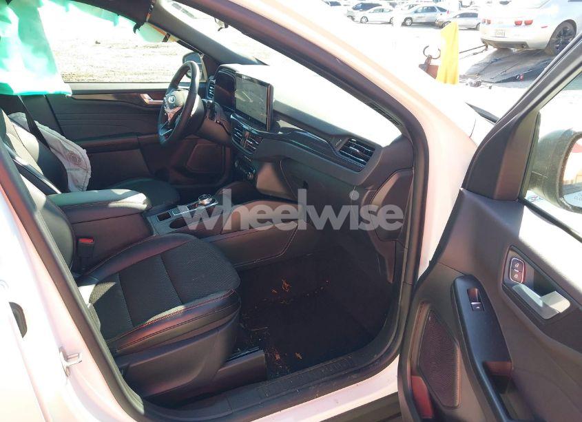 Photo 5 of 2024 Ford Escape ST-LINE (VIN 1FMCU0MN3RUA63585)