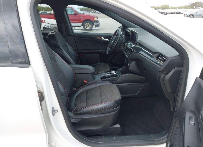 Photo 5 of 2023 Ford Escape ST-LINE (VIN 1FMCU0MN4PUA23268)