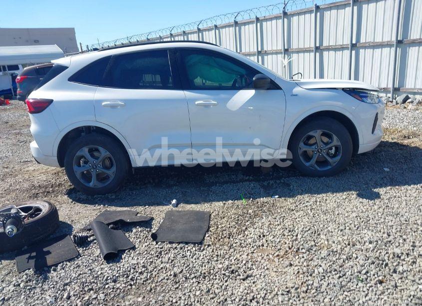 Photo 13 of 2024 Ford Escape ST-LINE (VIN 1FMCU0MN4RUA68441)