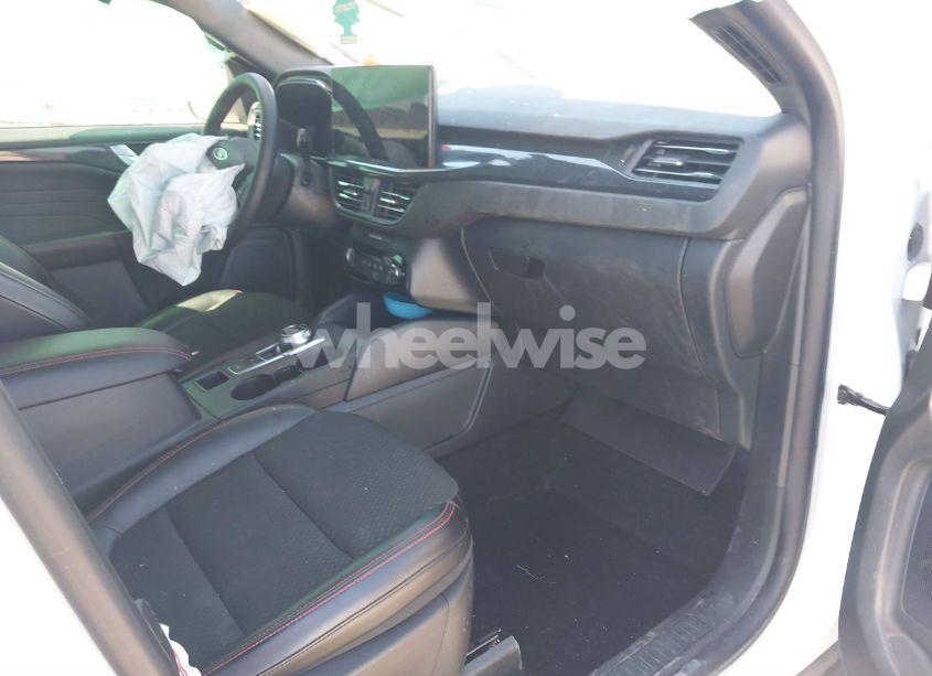 Photo 5 of 2024 Ford Escape ST-LINE (VIN 1FMCU0MN4RUA68441)