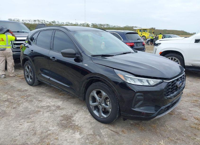 2024 Ford Escape ST-LINE (VIN 1FMCU0MN4RUA68620) main photo