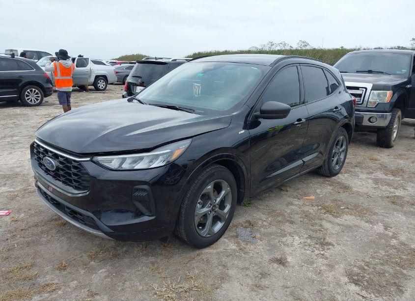 Photo 2 of 2024 Ford Escape ST-LINE (VIN 1FMCU0MN4RUA68620)