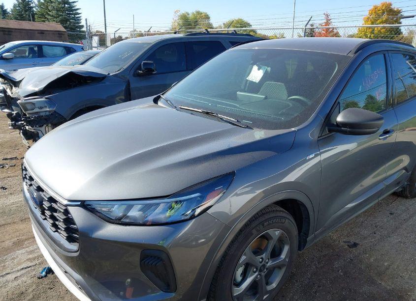 Photo 2 of 2024 Ford Escape ST-LINE (VIN 1FMCU0MN4RUA80475)