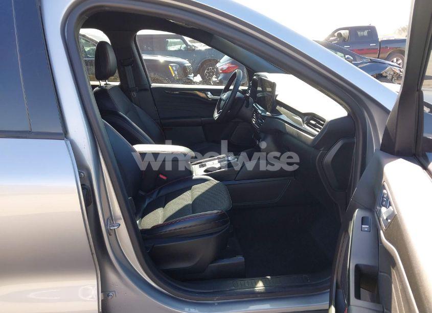 Photo 5 of 2023 Ford Escape ST-LINE (VIN 1FMCU0MN5PUA90218)