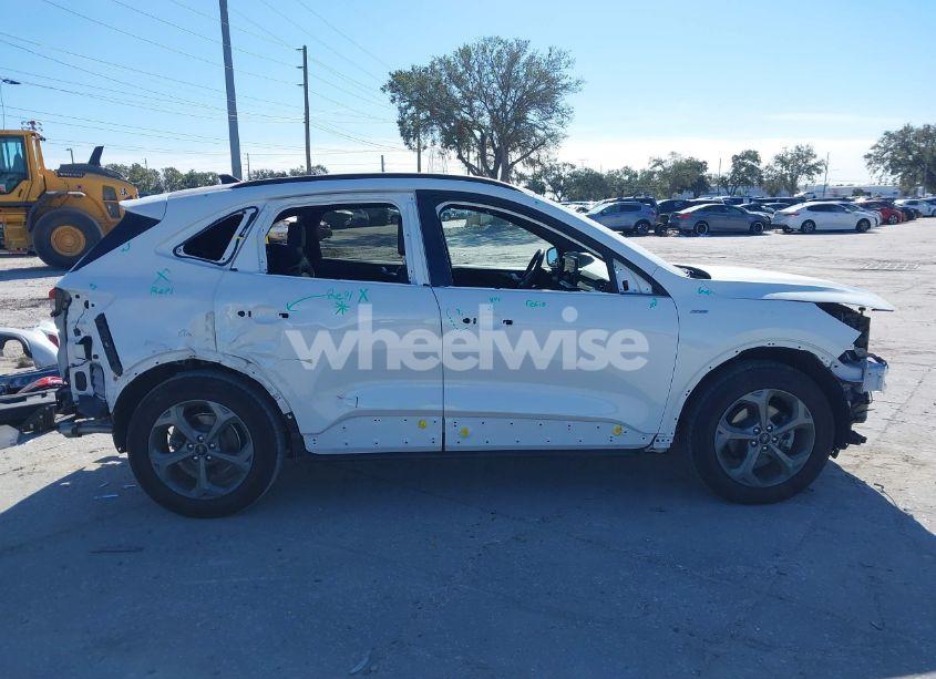 Photo 14 of 2024 Ford Escape ST-LINE (VIN 1FMCU0MN5RUA55147)