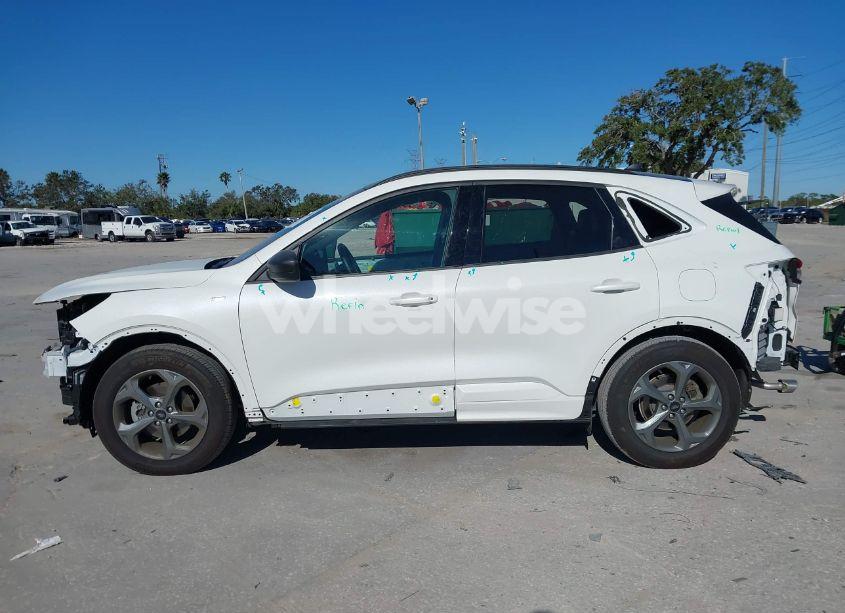 Photo 15 of 2024 Ford Escape ST-LINE (VIN 1FMCU0MN5RUA55147)