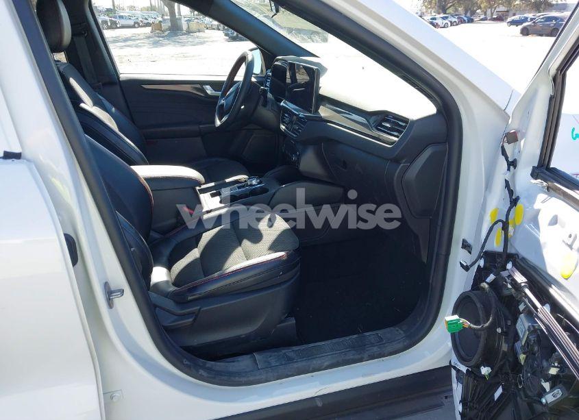 Photo 5 of 2024 Ford Escape ST-LINE (VIN 1FMCU0MN5RUA55147)