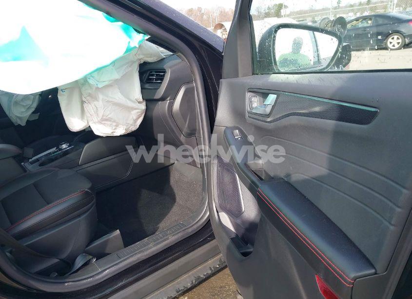 Photo 5 of 2024 Ford Escape ST-LINE (VIN 1FMCU0MN5RUA62504)