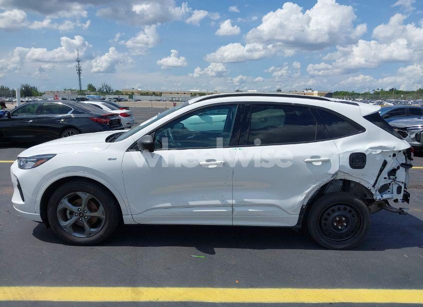 Photo 15 of 2023 Ford Escape ST-LINE (VIN 1FMCU0MN6PUA59625)