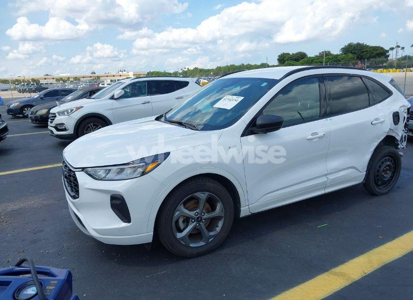 Photo 2 of 2023 Ford Escape ST-LINE (VIN 1FMCU0MN6PUA59625)