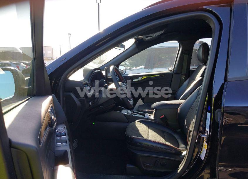 Photo 5 of 2023 Ford Escape ST-LINE (VIN 1FMCU0MN6PUB32170)
