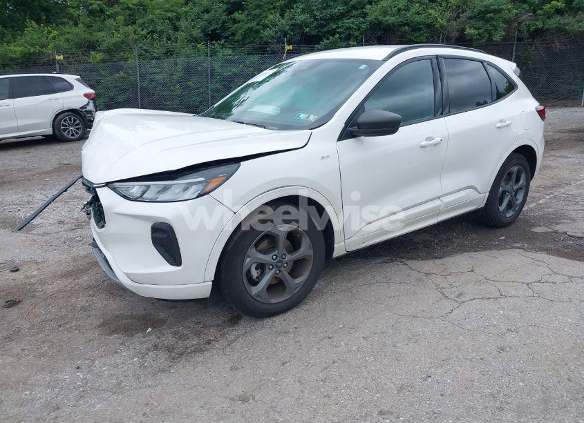 Photo 2 of 2023 Ford Escape ST LINE (VIN 1FMCU0MN7PUA72402)