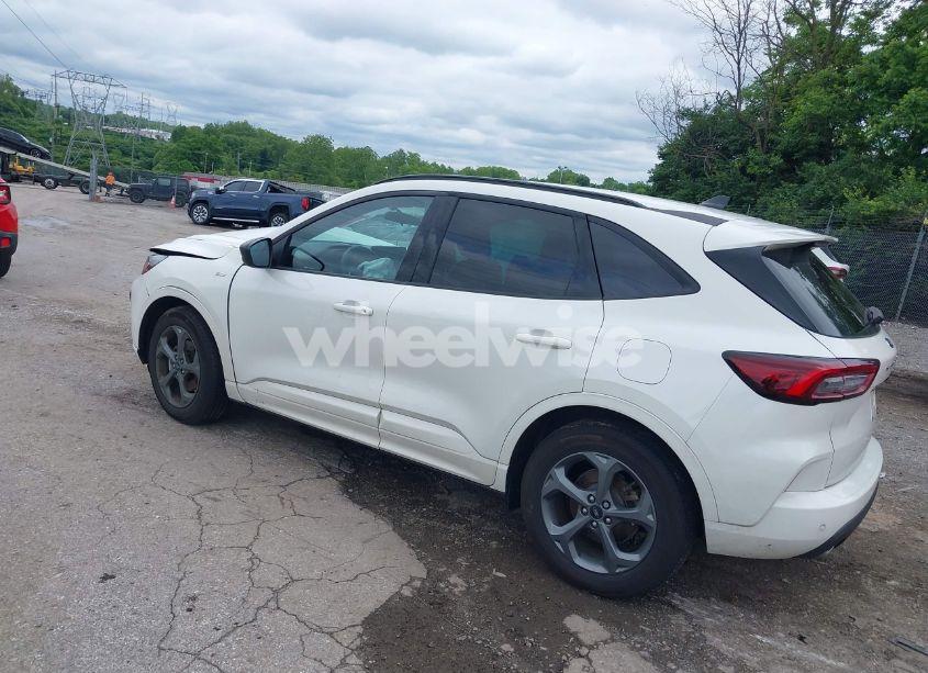 Photo 3 of 2023 Ford Escape ST LINE (VIN 1FMCU0MN7PUA72402)
