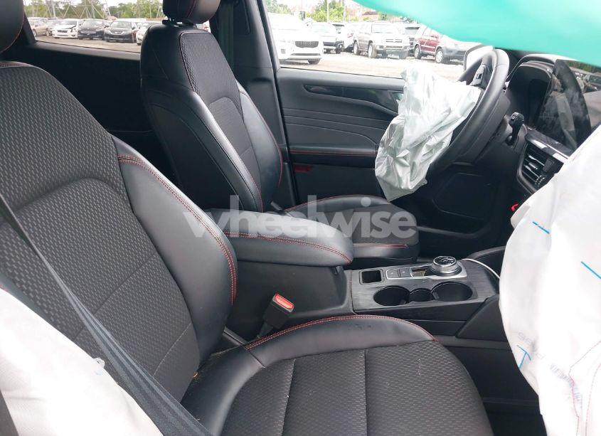 Photo 5 of 2023 Ford Escape ST LINE (VIN 1FMCU0MN7PUA72402)