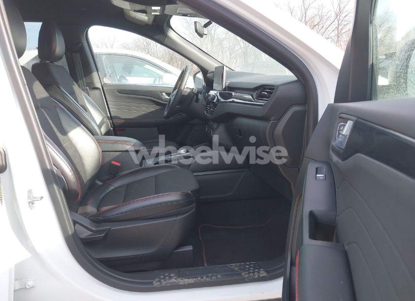 Photo 5 of 2023 Ford Escape ST-LINE (VIN 1FMCU0MN8PUA08482)