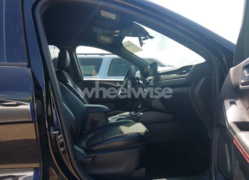 Photo 5 of 2025 Ford Escape ST-LINE (VIN 1FMCU0MN8SUA09401)