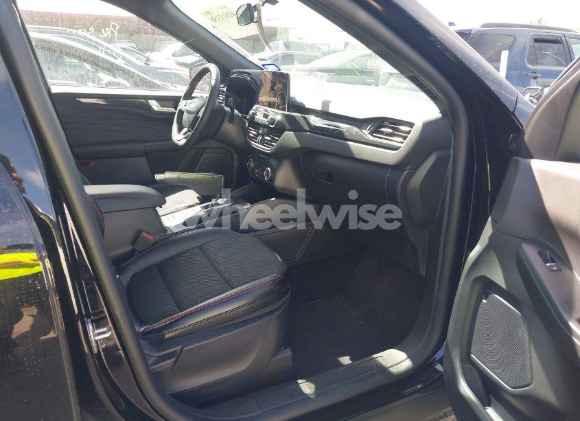 Photo 5 of 2025 Ford Escape ST-LINE (VIN 1FMCU0MN8SUA41572)