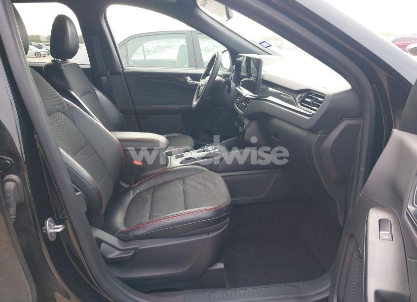 Photo 5 of 2023 Ford Escape ST-LINE (VIN 1FMCU0MN9PUB13130)