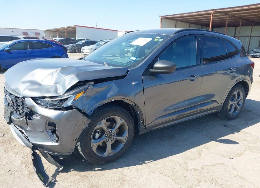Photo 2 of 2023 Ford Escape ST-LINE (VIN 1FMCU0MNXPUA20746)
