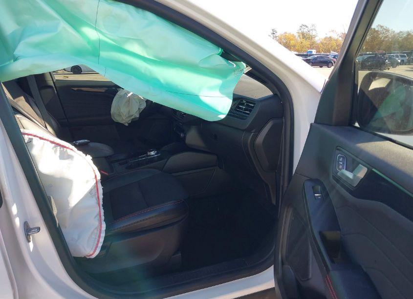 Photo 5 of 2024 Ford Escape ST-LINE (VIN 1FMCU0MNXRUA05859)