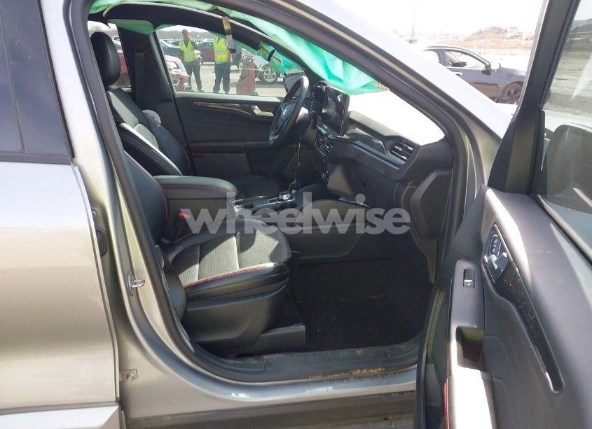 Photo 5 of 2024 Ford Escape ST-LINE (VIN 1FMCU0MNXRUB57821)