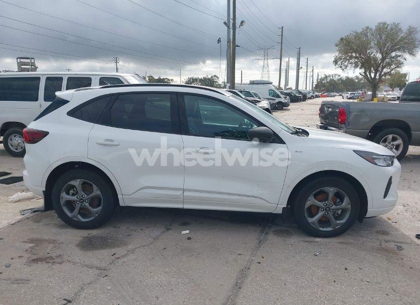 Photo 13 of 2023 Ford Escape ST-LINE (VIN 1FMCU0MZ1PUA99954)
