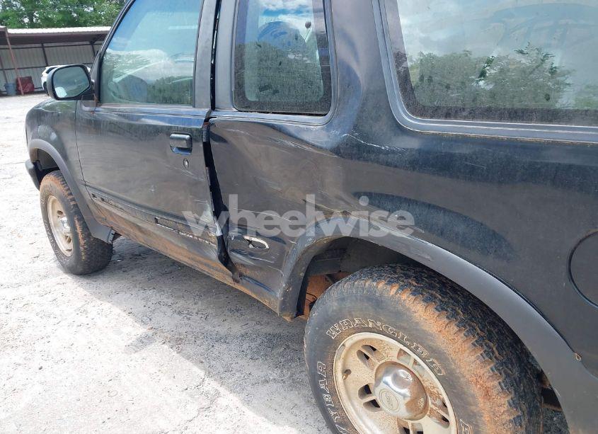 Photo 6 of 1996 Ford Explorer (VIN 1FMCU22X1TUB42311)