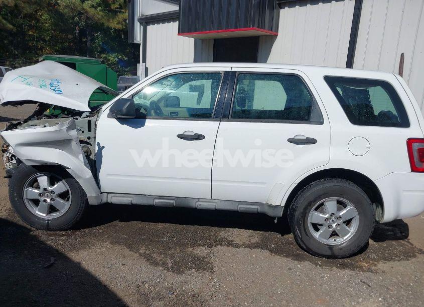 Photo 14 of 2009 Ford Escape XLS (VIN 1FMCU92799KC79980)