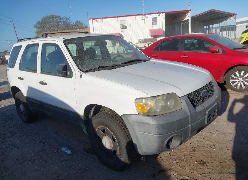 2005 Ford Escape XLS (VIN 1FMCU92Z45KD72689) main photo