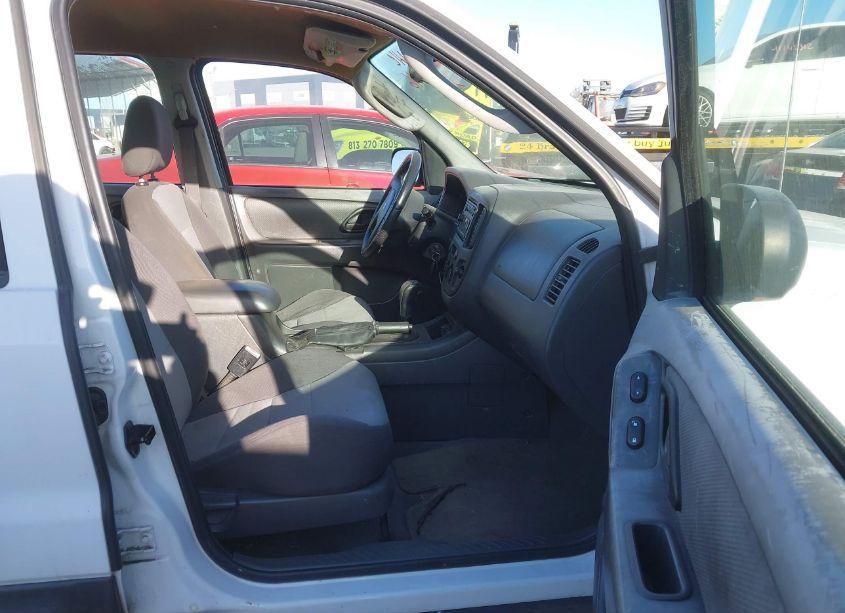 Photo 5 of 2005 Ford Escape XLS (VIN 1FMCU92Z45KD72689)