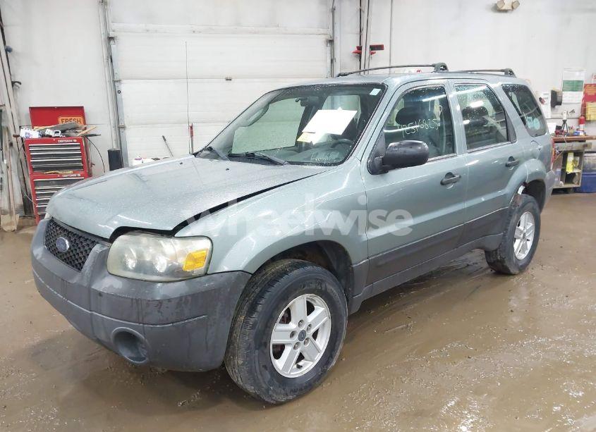 Photo 2 of 2005 Ford Escape XLS (VIN 1FMCU92Z95KA87101)