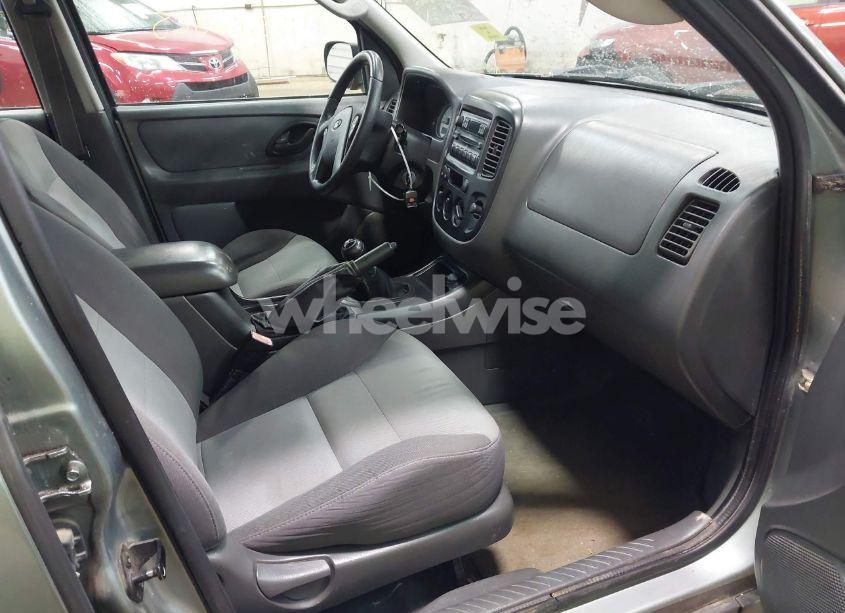 Photo 5 of 2005 Ford Escape XLS (VIN 1FMCU92Z95KA87101)