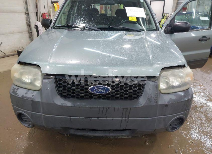 Photo 6 of 2005 Ford Escape XLS (VIN 1FMCU92Z95KA87101)