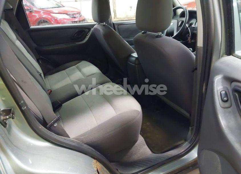 Photo 8 of 2005 Ford Escape XLS (VIN 1FMCU92Z95KA87101)