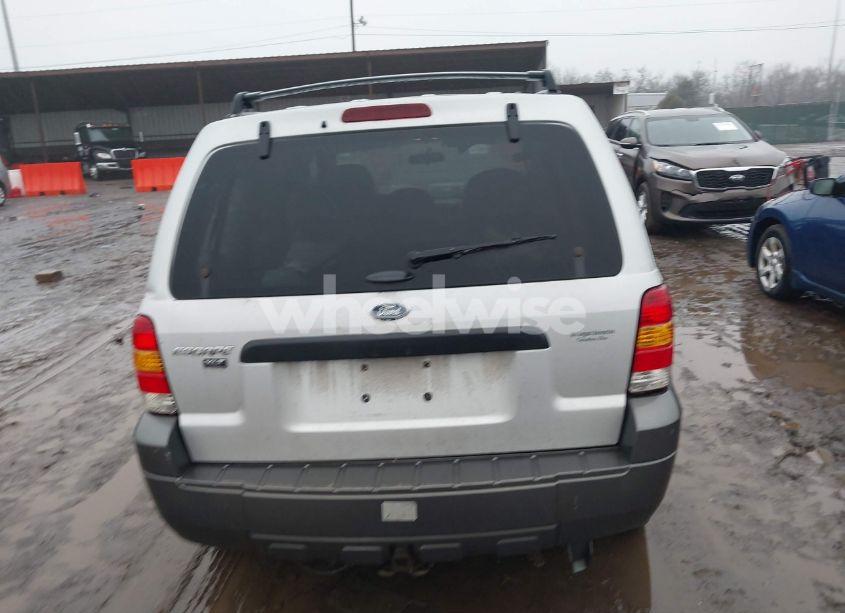 Photo 15 of 2005 Ford Escape XLT (VIN 1FMCU93115KA65117)