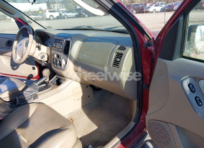 Photo 5 of 2005 Ford Escape XLT (VIN 1FMCU93115KB85547)