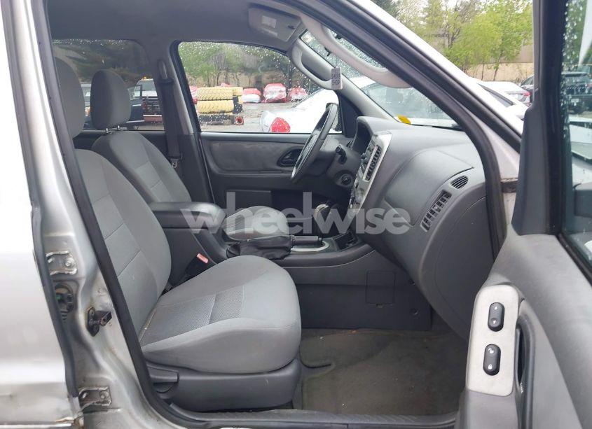 Photo 5 of 2005 Ford Escape XLT (VIN 1FMCU93115KC10947)