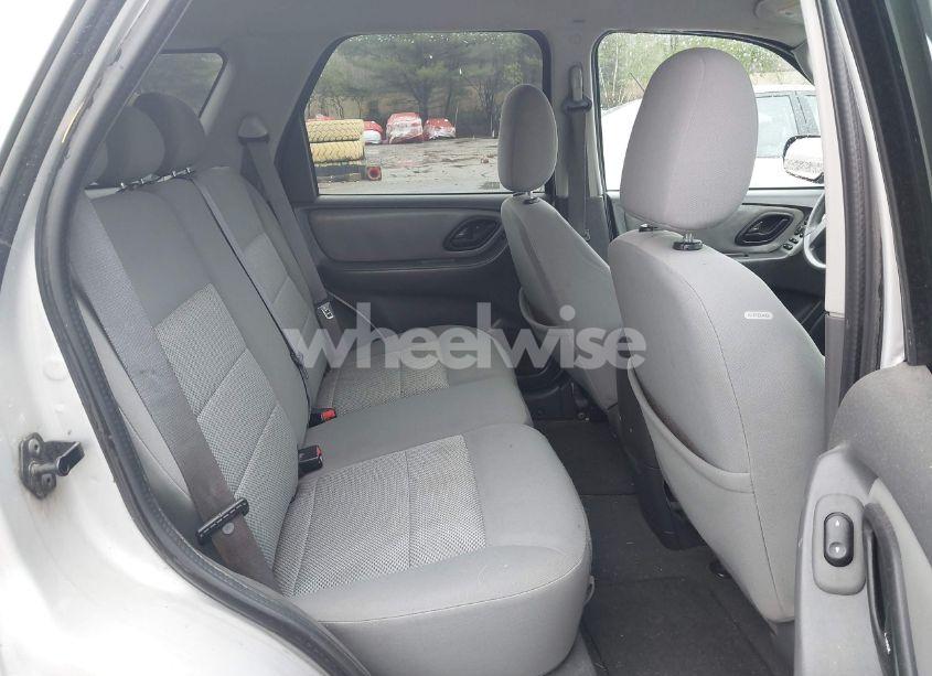 Photo 8 of 2005 Ford Escape XLT (VIN 1FMCU93115KC10947)