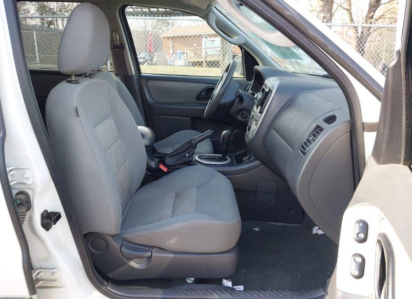 Photo 5 of 2007 Ford Escape XLT/XLT SPORT (VIN 1FMCU93117KA75147)