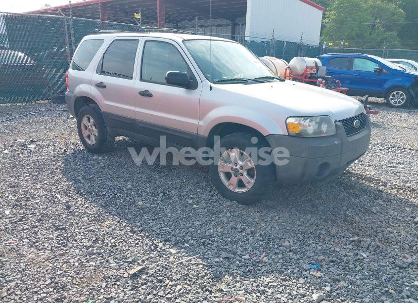 2005 Ford Escape XLT (VIN 1FMCU93125KA25998) main photo