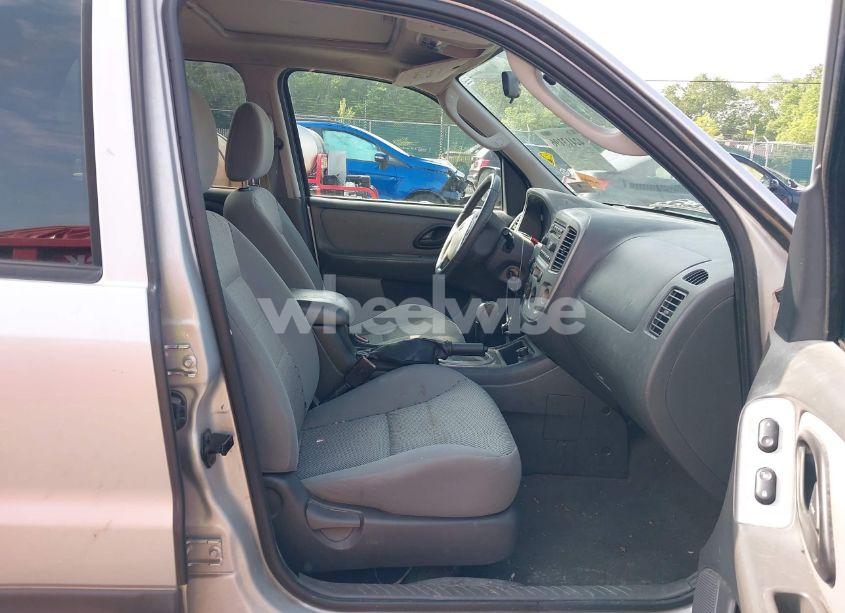 Photo 5 of 2005 Ford Escape XLT (VIN 1FMCU93125KA25998)