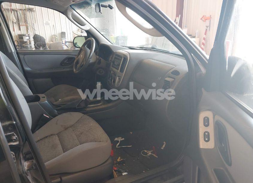 Photo 5 of 2005 Ford Escape XLT (VIN 1FMCU93125KA89457)