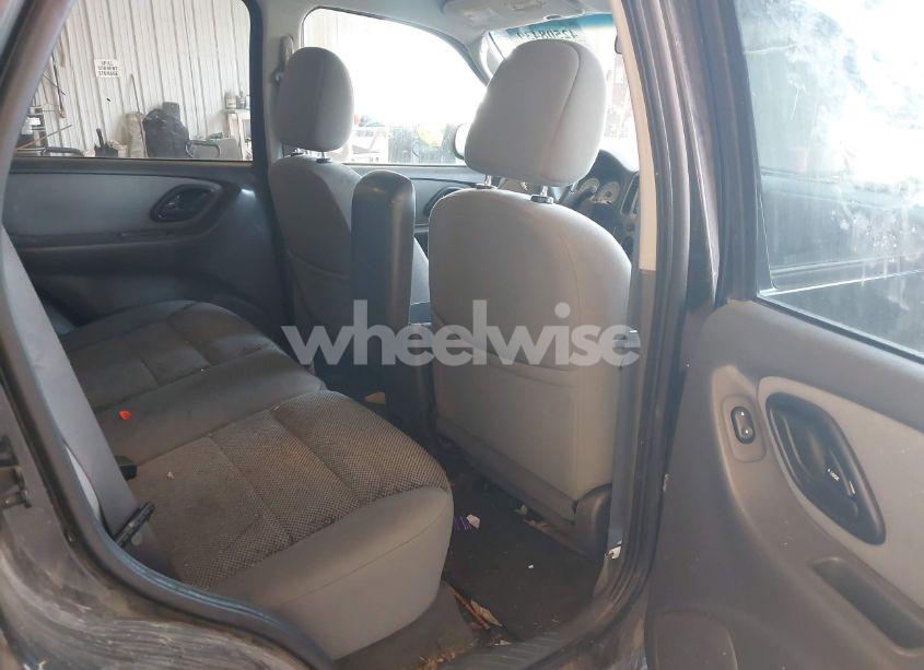 Photo 8 of 2005 Ford Escape XLT (VIN 1FMCU93125KA89457)