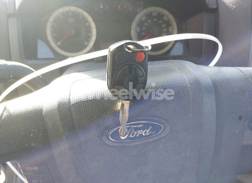 Photo 11 of 2008 Ford Escape XLT (VIN 1FMCU93128KE81987)