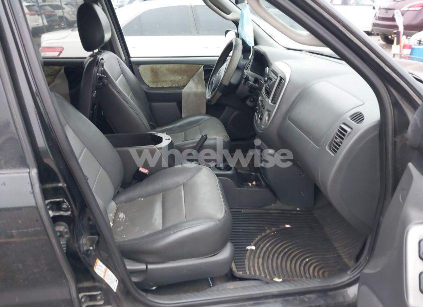 Photo 5 of 2004 Ford Escape XLT (VIN 1FMCU93154KA18073)