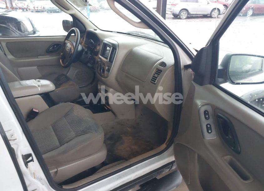 Photo 5 of 2004 Ford Escape XLT (VIN 1FMCU93174KB22029)